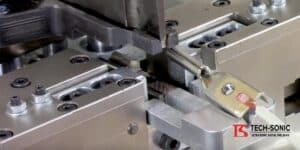 Read more about the article 超音波溶接と従来の溶接の違い<br>Difference Between Ultrasonic Welding vs. Conventional Welding